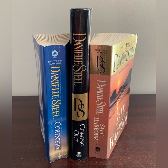 Danielle Steel Books (Set of 3) - Picture 3 of 4